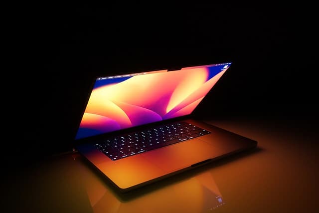 蘋果 10/28 新品傳聞：觸控 OLED MacBook Pro、iPad mini 8，現在該買還是等？（2026）