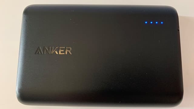 充電器與行動電源怎麼買？瓦數、PD 快充、容量看懂不踩雷（2026）