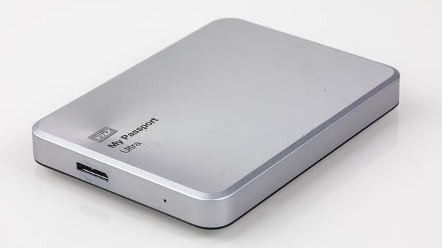 行動硬碟還是外接 SSD？容量、速度、備份觀念一次看懂（2026）