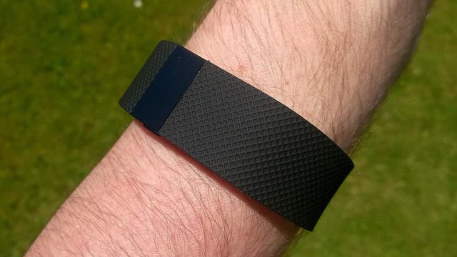Google Fitbit Edge 值得等嗎？規格、價格、台灣上市狀況與替代手環（2026）