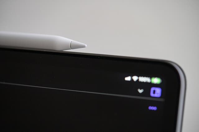 iPad 配件買哪些？Apple Pencil、鍵盤殼、保護貼怎麼選才不買錯（2026）