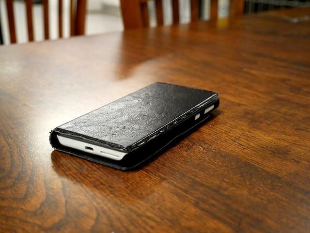 手機殼與保護貼怎麼選？防摔、MagSafe、玻璃貼一次看懂（2026）