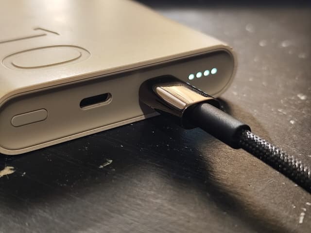 行動電源可以帶上飛機嗎？Wh 怎麼算、隨身還是託運、機上能不能用（2026）