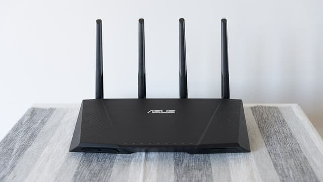 路由器怎麼選？Wi-Fi 6、Wi-Fi 7、Mesh 一次看懂，不再被網速宣傳騙（2026）