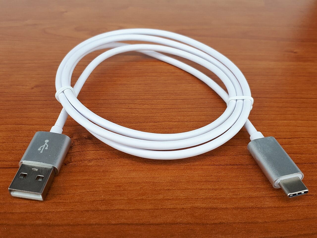 USB-C 傳輸線怎麼買？充電、傳資料、影像輸出，外型一樣規格差很多（2026）
